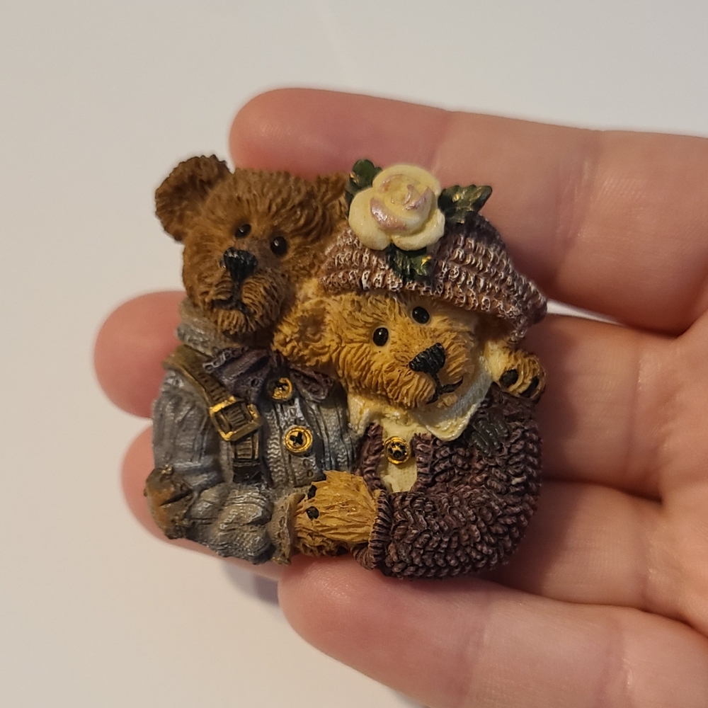 Boyds Bears Couple Hugging Pin